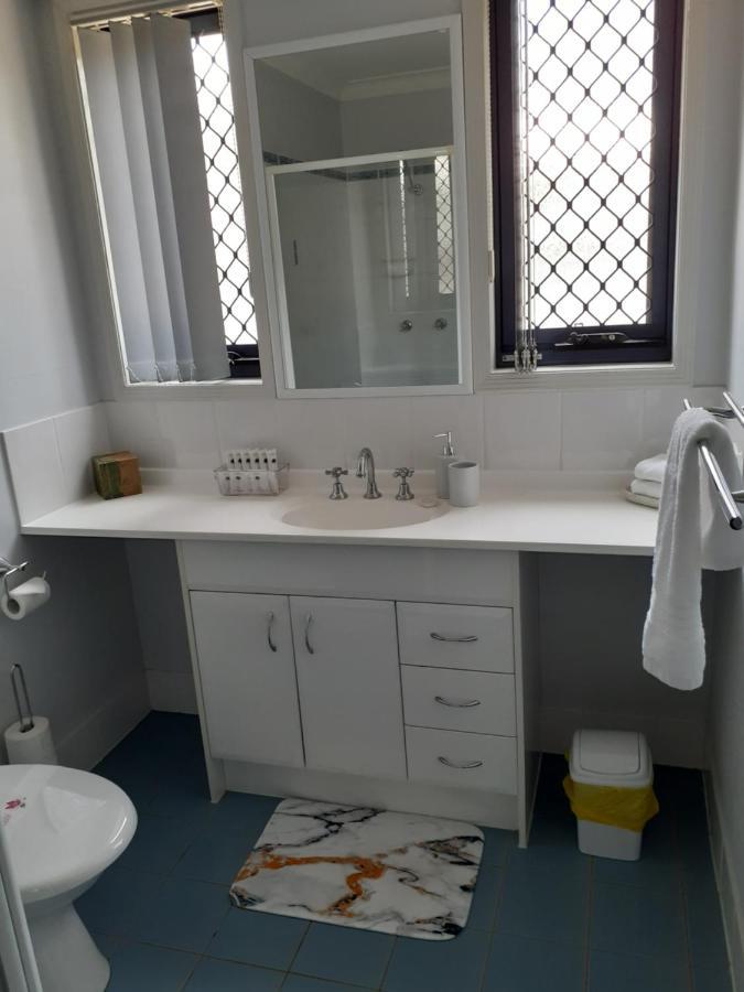 Blk Stays Guest House Deluxe Units Morayfield Esterno foto