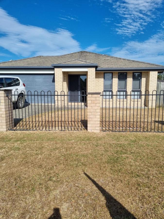 Blk Stays Guest House Deluxe Units Morayfield Esterno foto